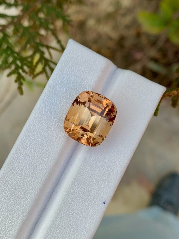 golden topaz gemstone
