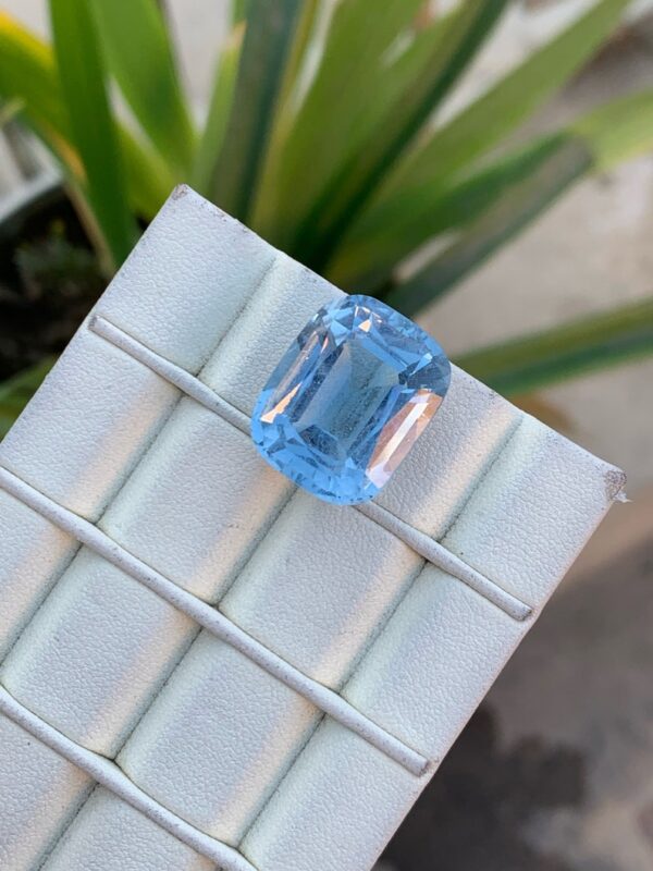 blue aquamarine stone