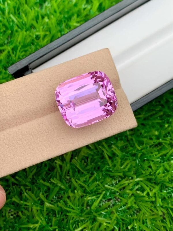 kunzite stone for pendent