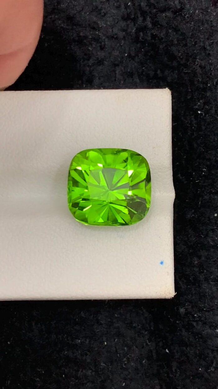 natural peridot stone