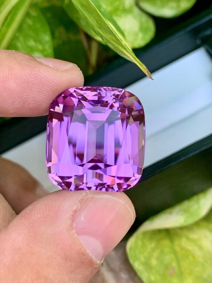 kunzite benefits