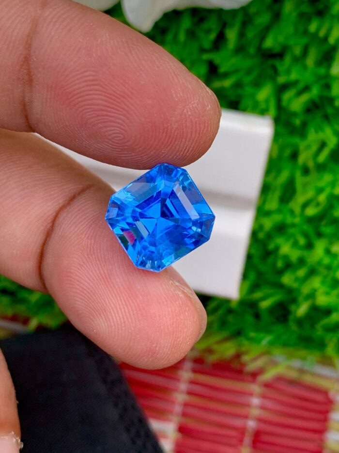 Loose aquamarine gemstone